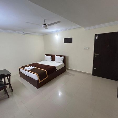 K V Suites Kochi Buitenkant foto