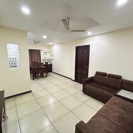 K V Suites Kochi Buitenkant foto