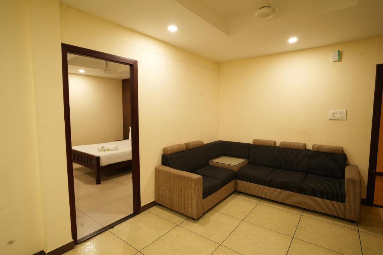K V Suites Kochi Buitenkant foto