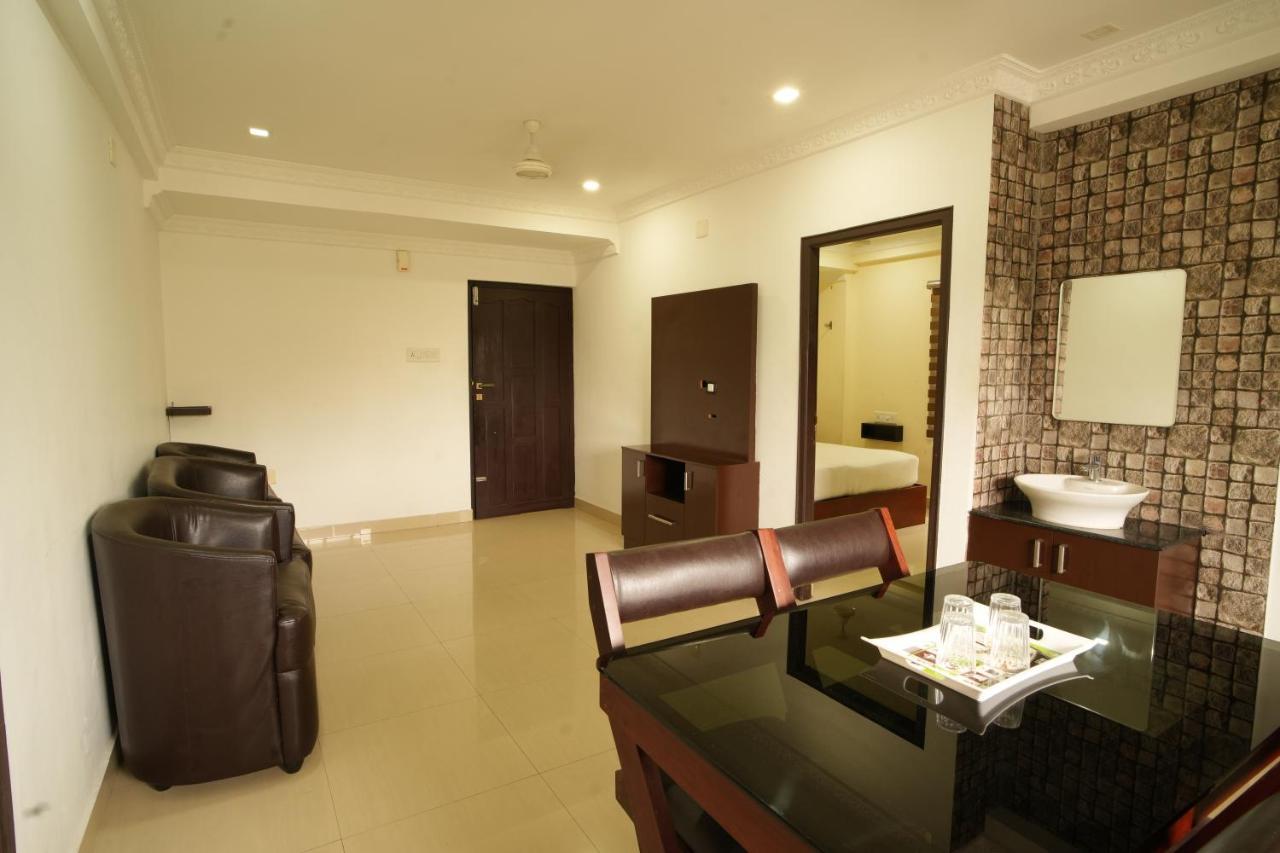 K V Suites Kochi Buitenkant foto