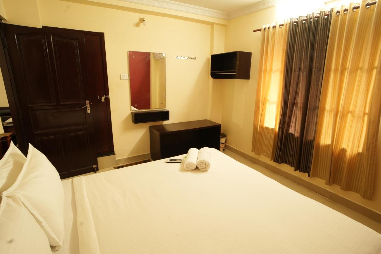 K V Suites Kochi Buitenkant foto