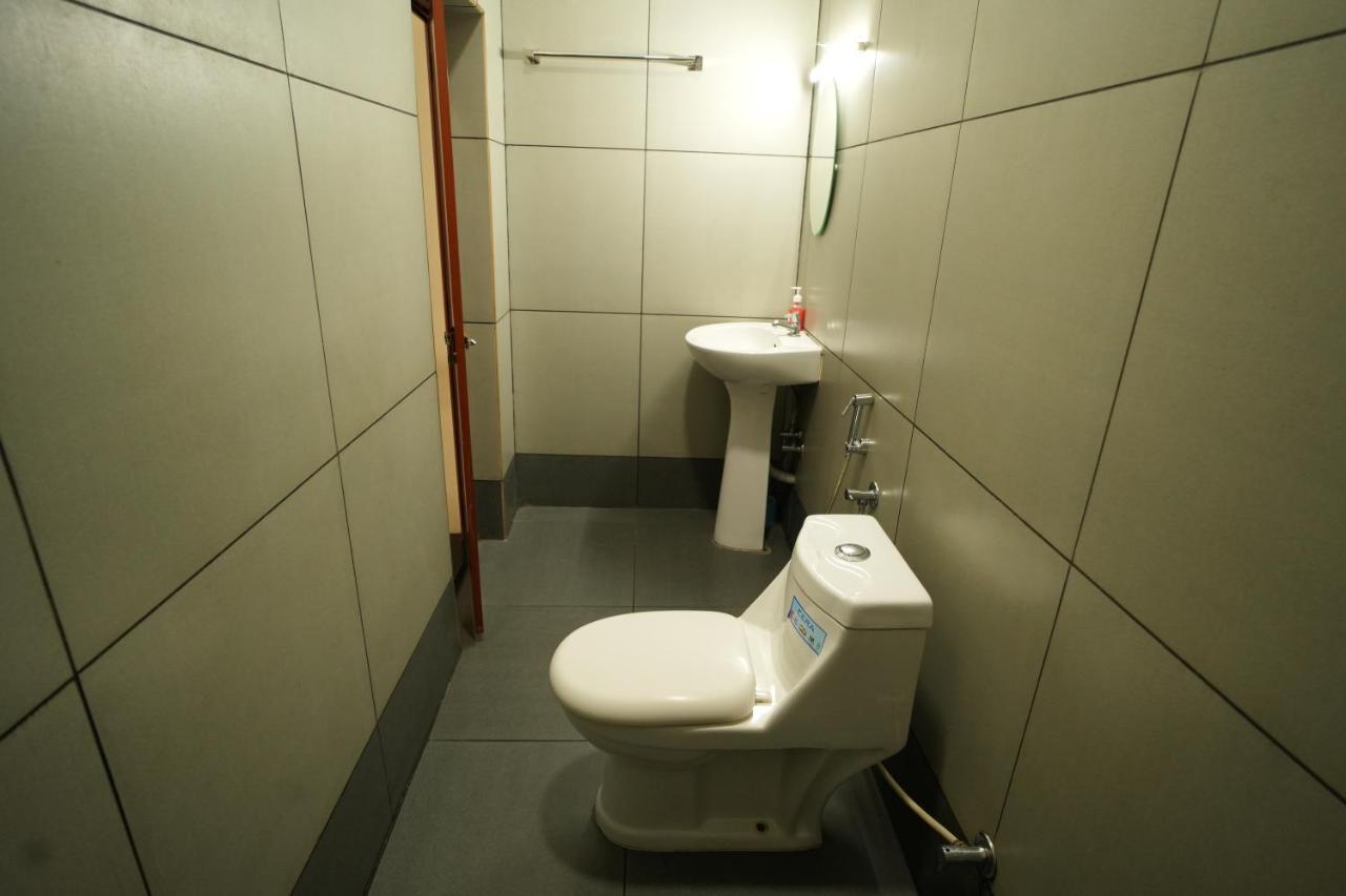 K V Suites Kochi Buitenkant foto