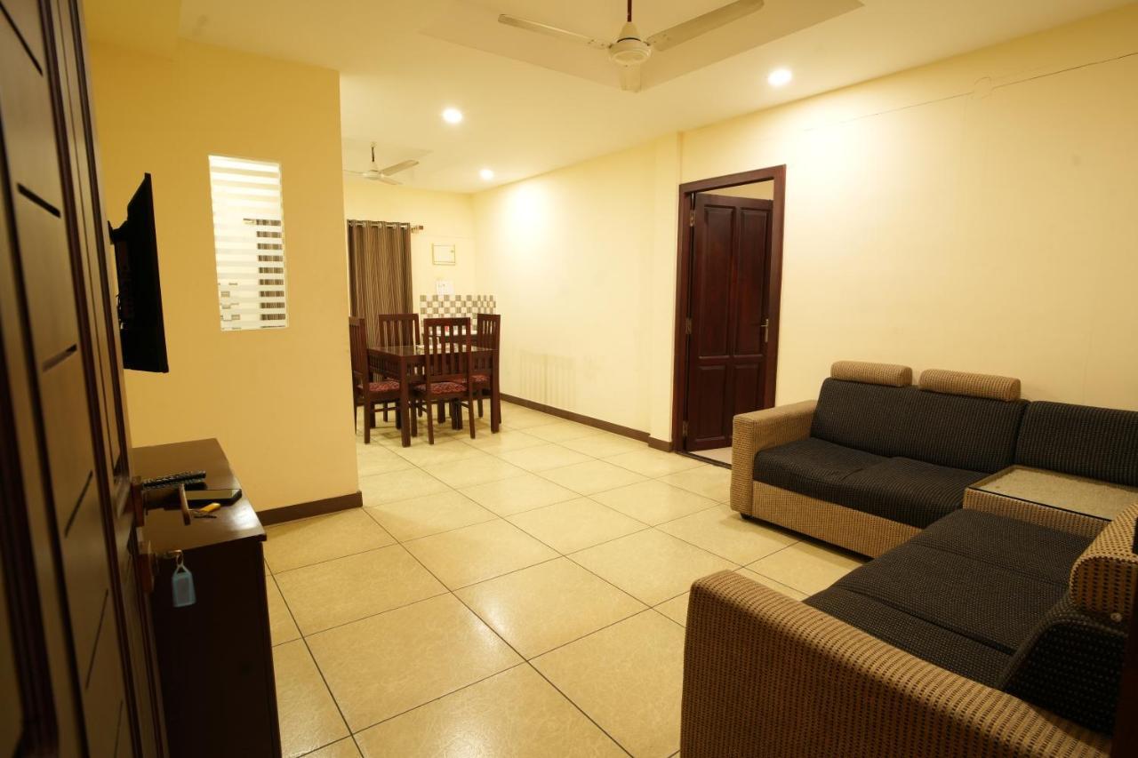 K V Suites Kochi Buitenkant foto