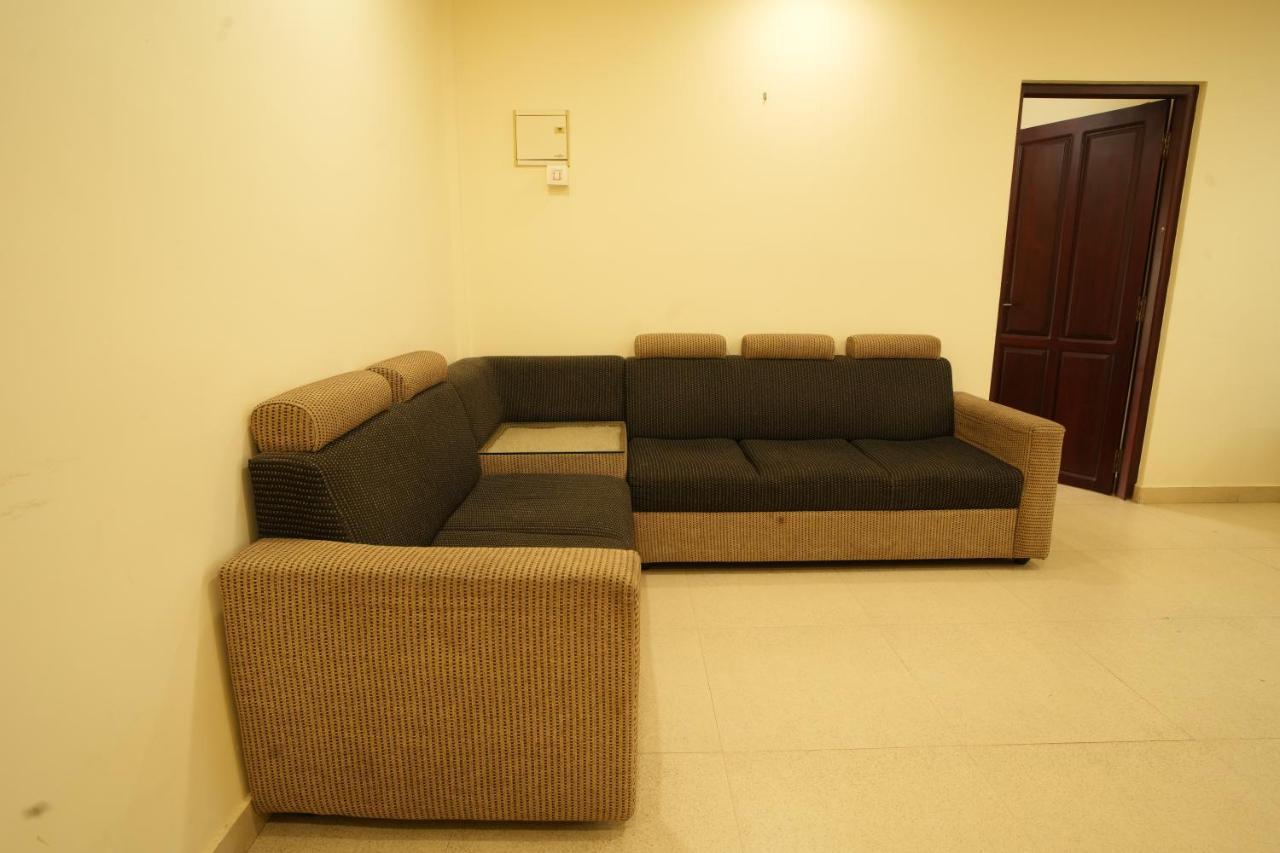 K V Suites Kochi Buitenkant foto
