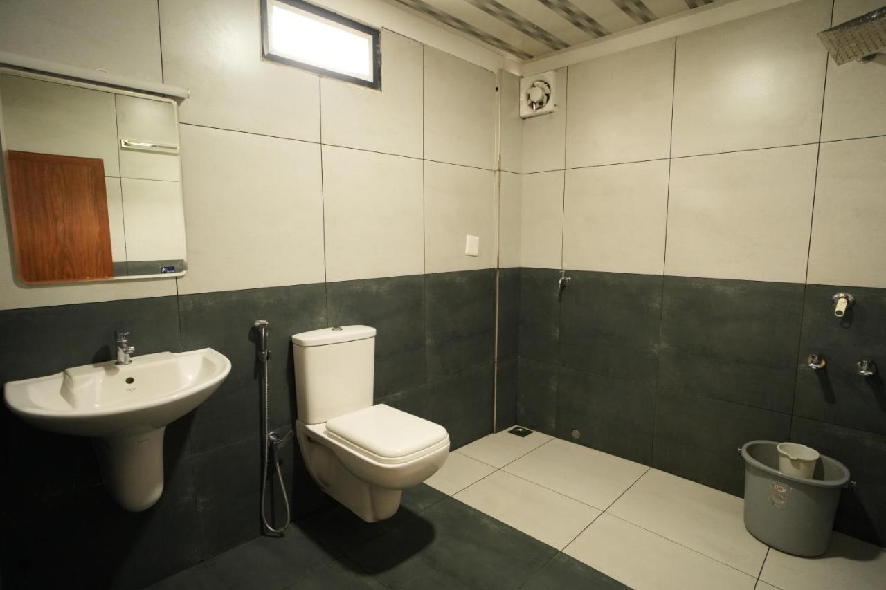 K V Suites Kochi Buitenkant foto