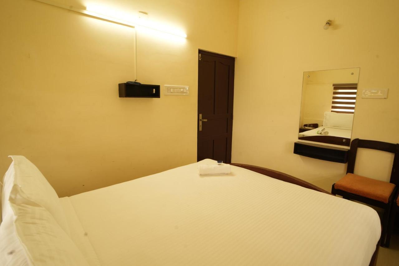 K V Suites Kochi Buitenkant foto