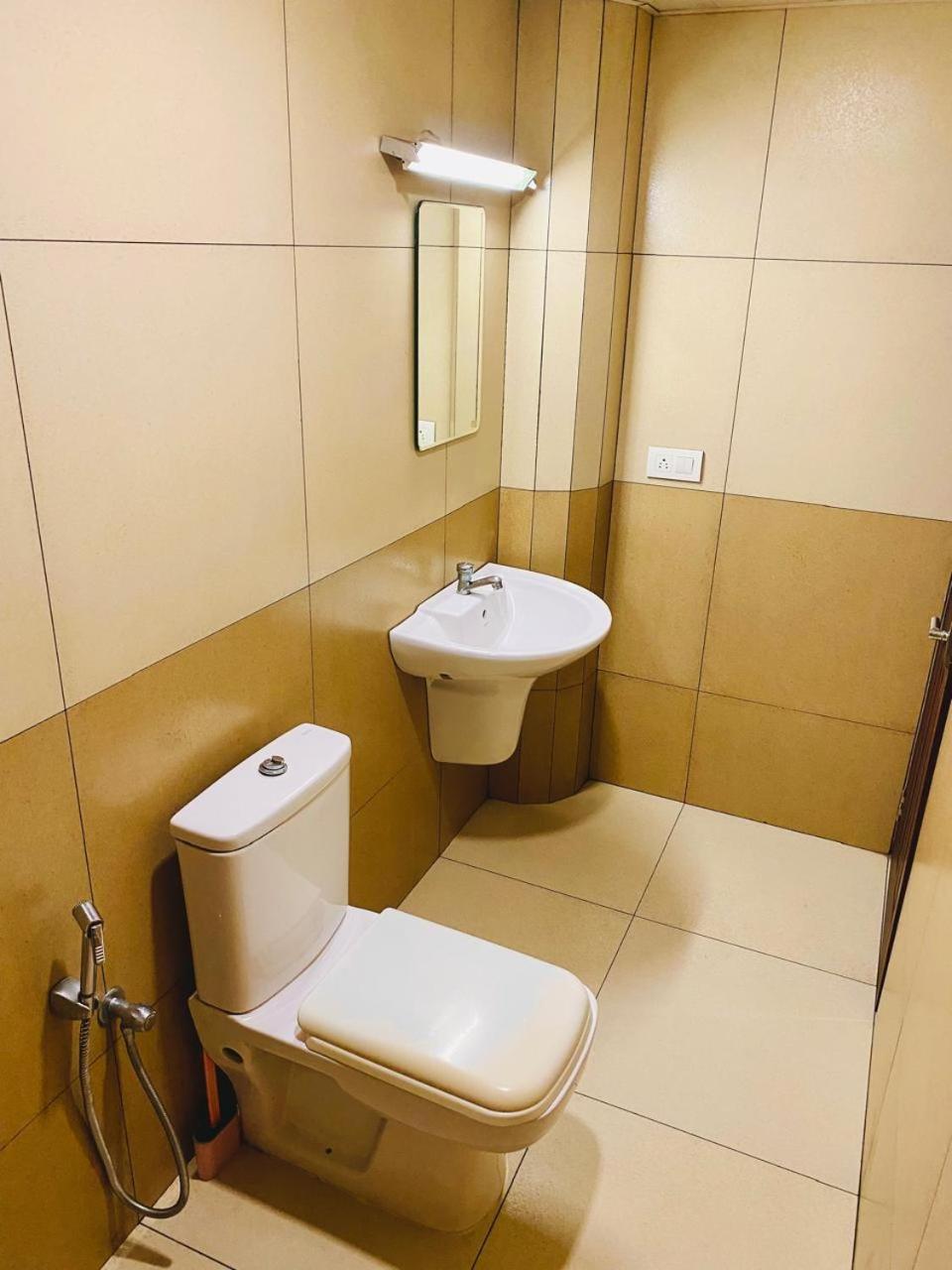 K V Suites Kochi Buitenkant foto
