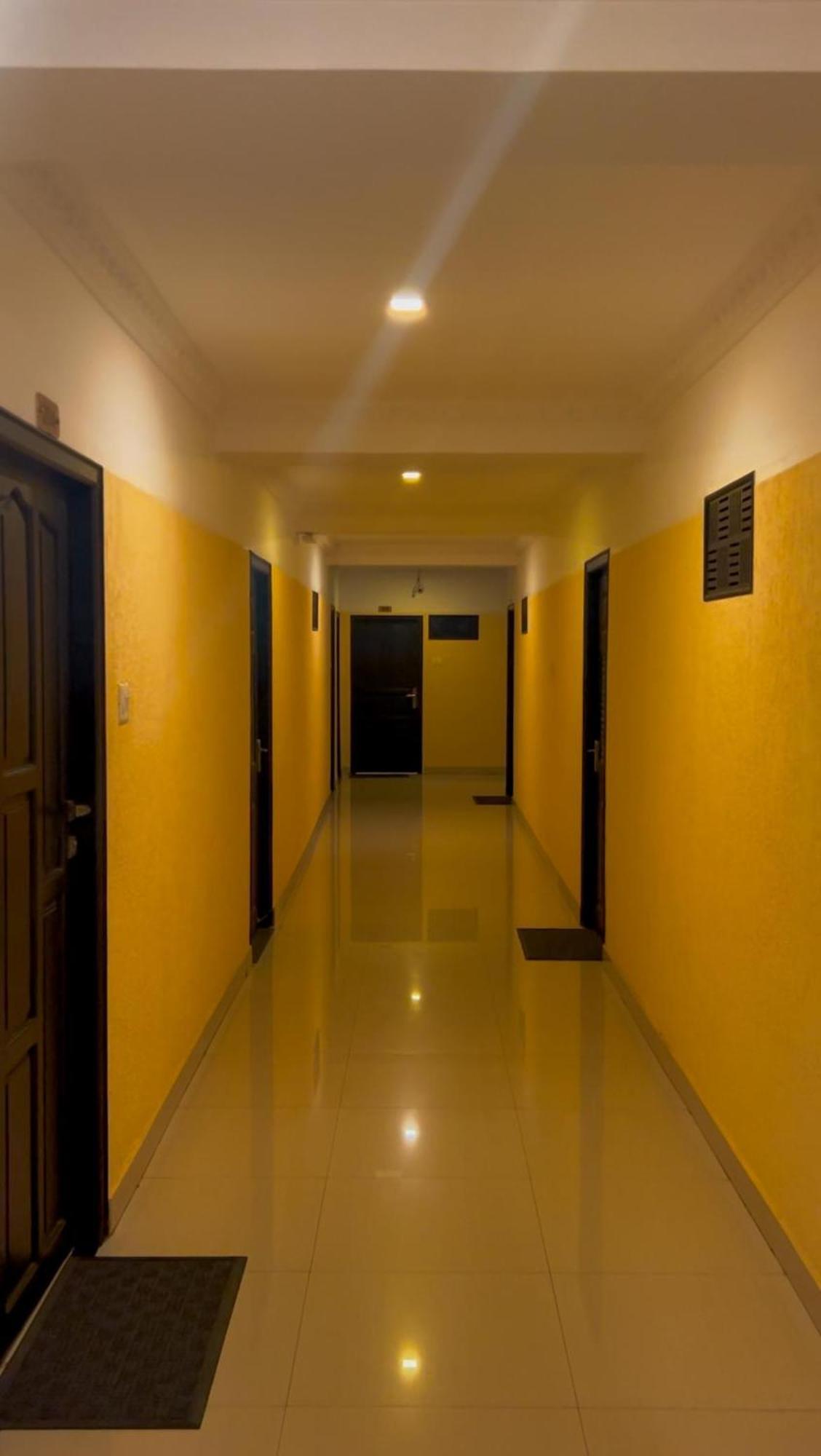 K V Suites Kochi Buitenkant foto