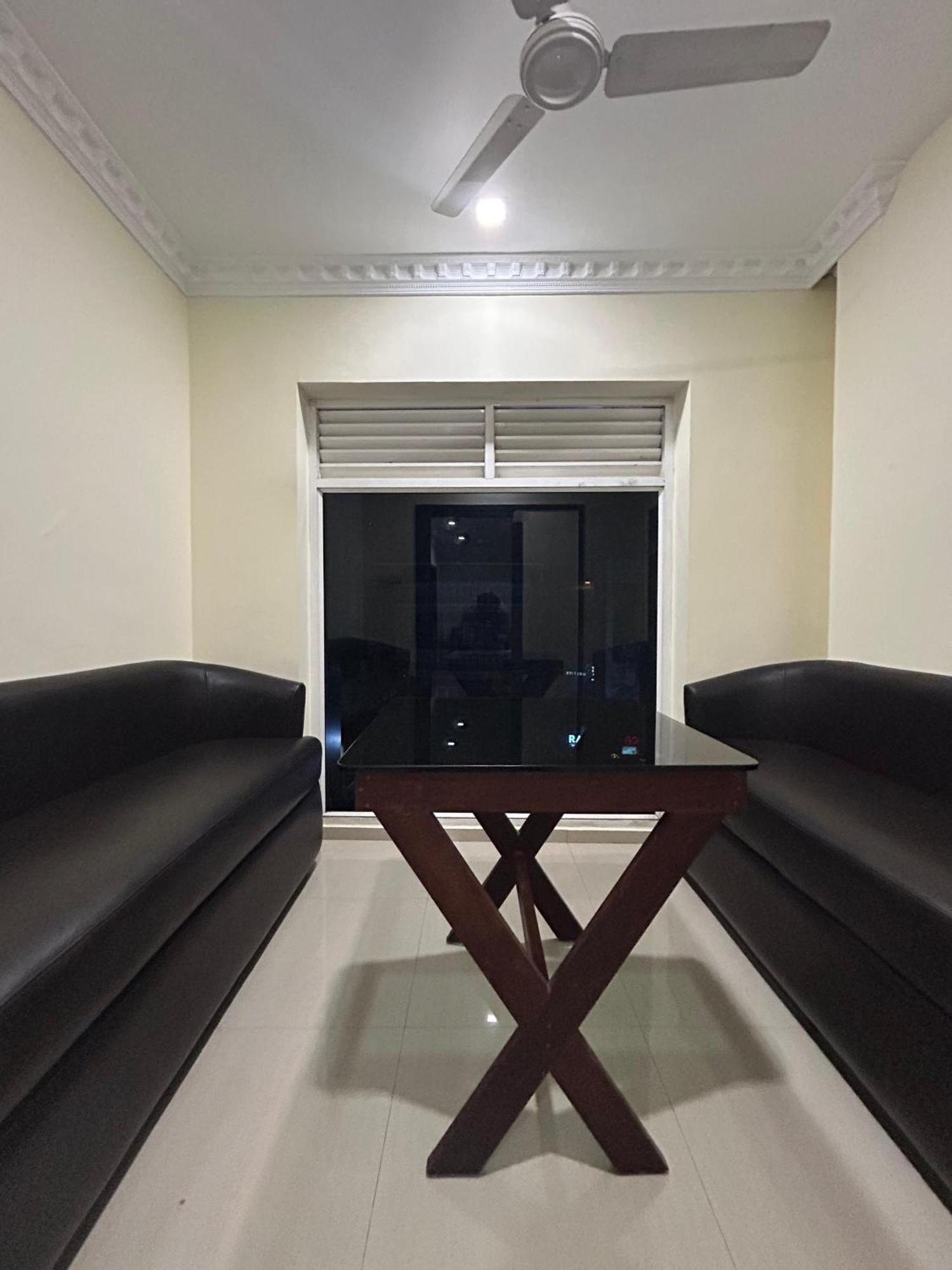 K V Suites Kochi Buitenkant foto