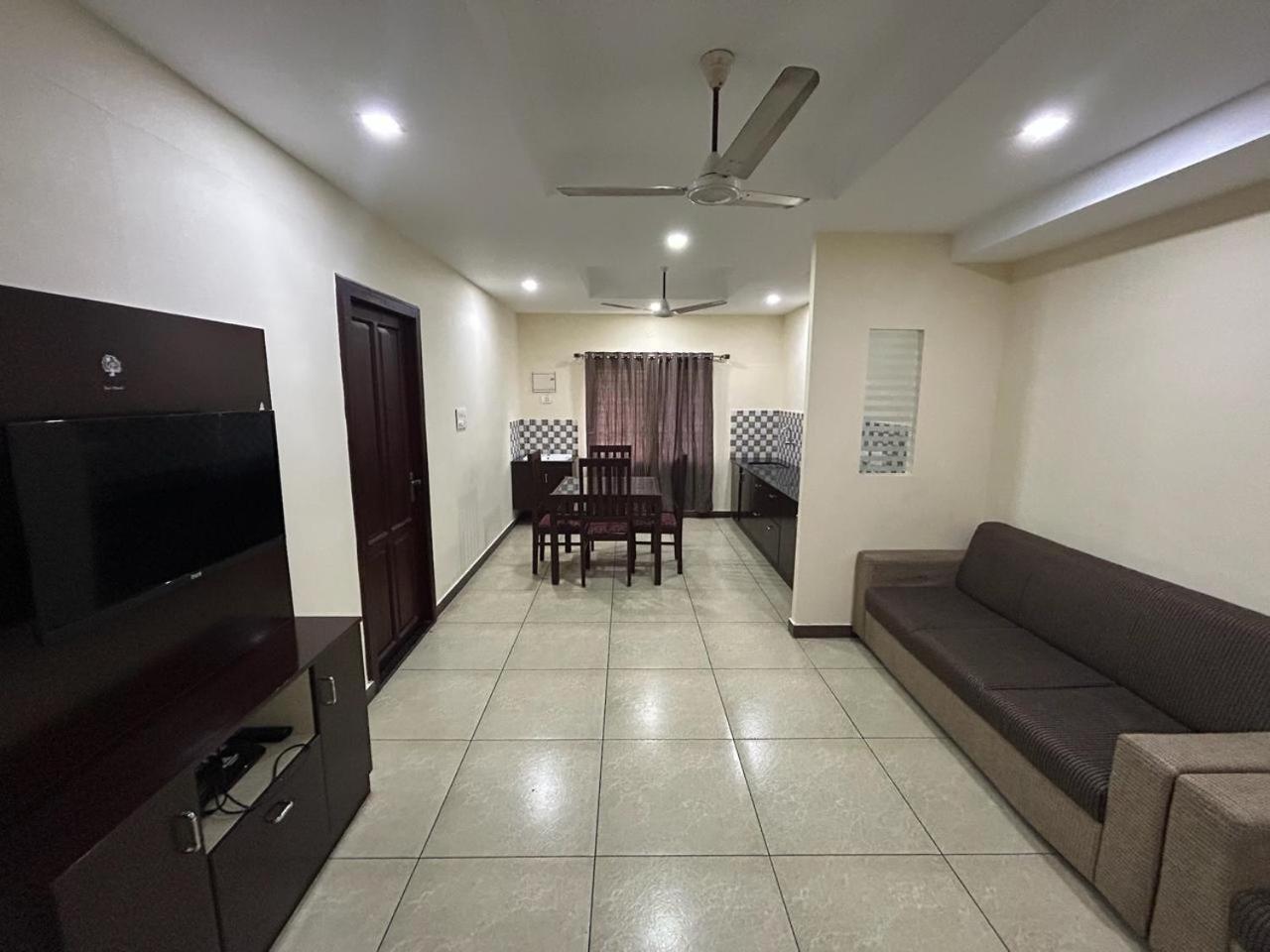 K V Suites Kochi Buitenkant foto