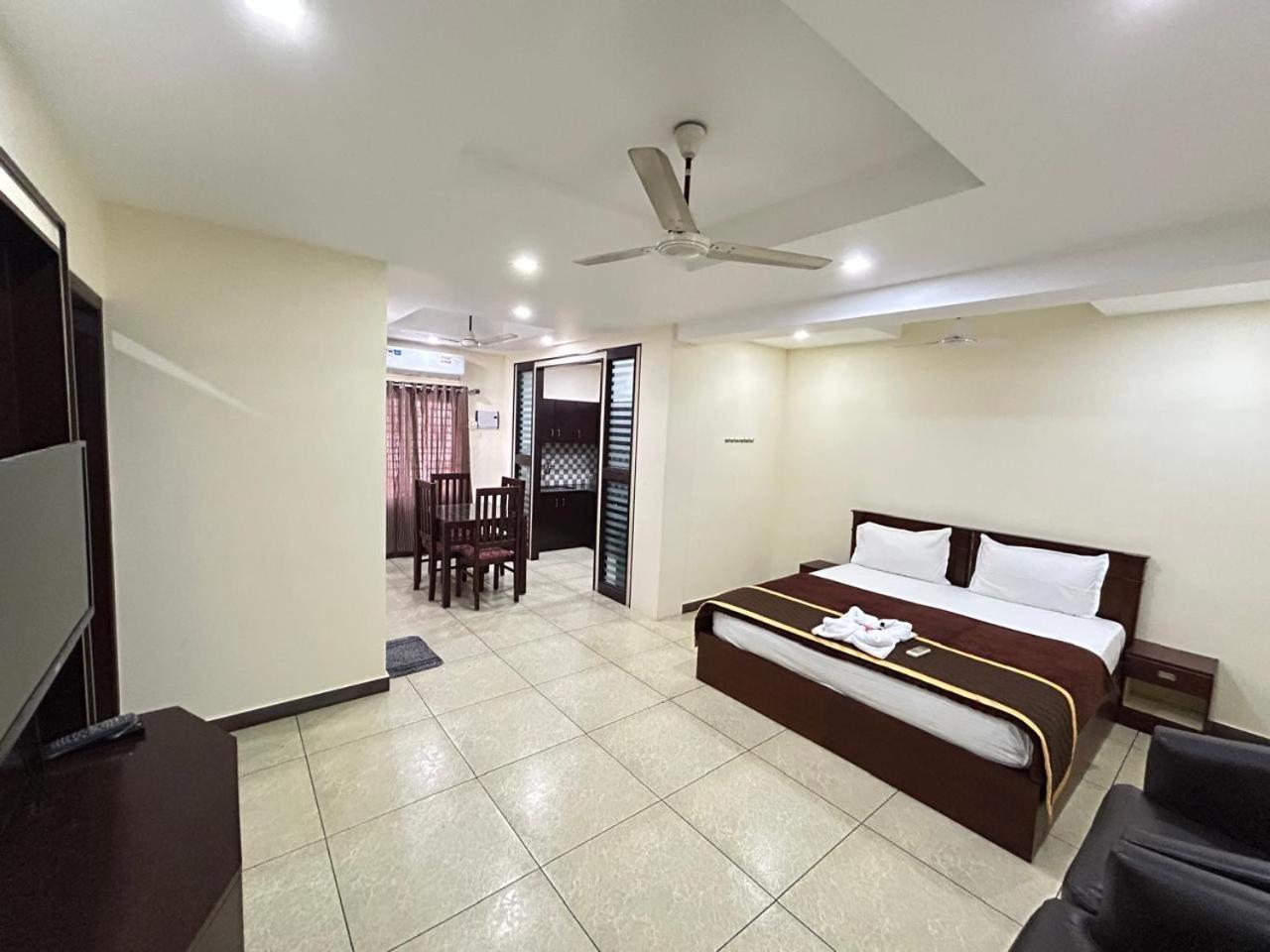 K V Suites Kochi Buitenkant foto