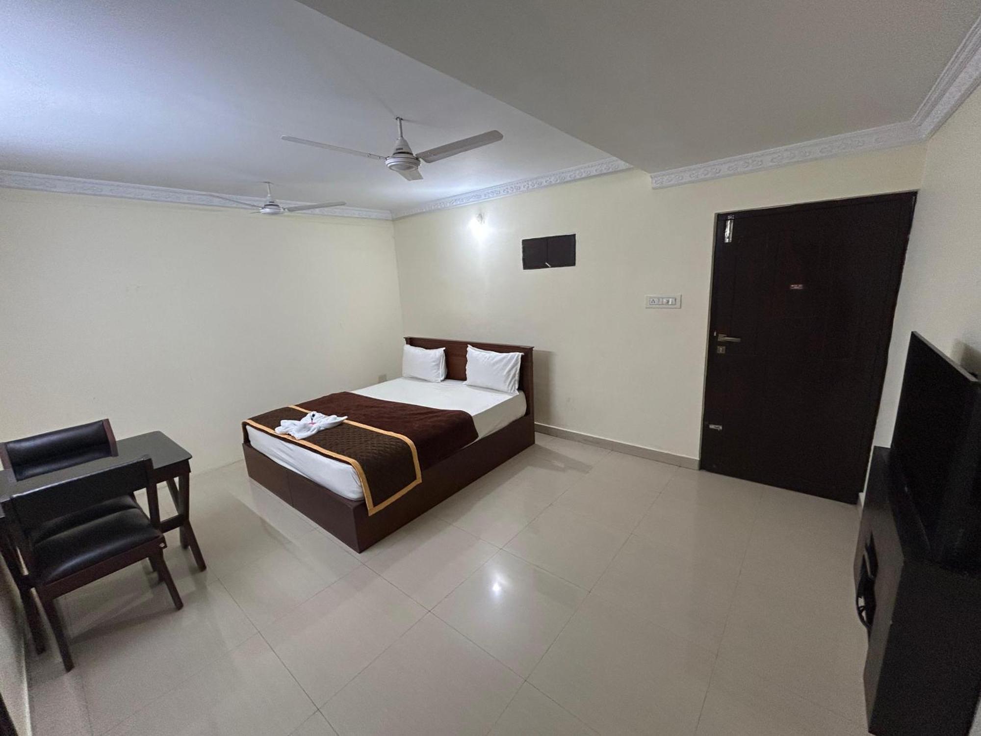 K V Suites Kochi Buitenkant foto