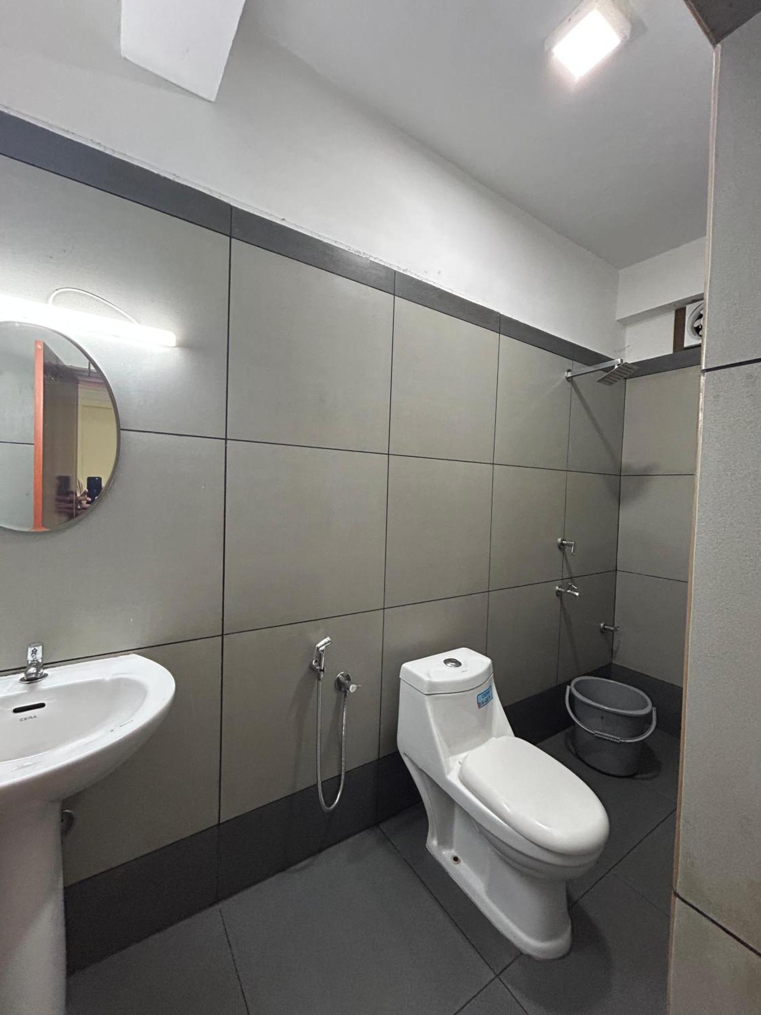 K V Suites Kochi Buitenkant foto