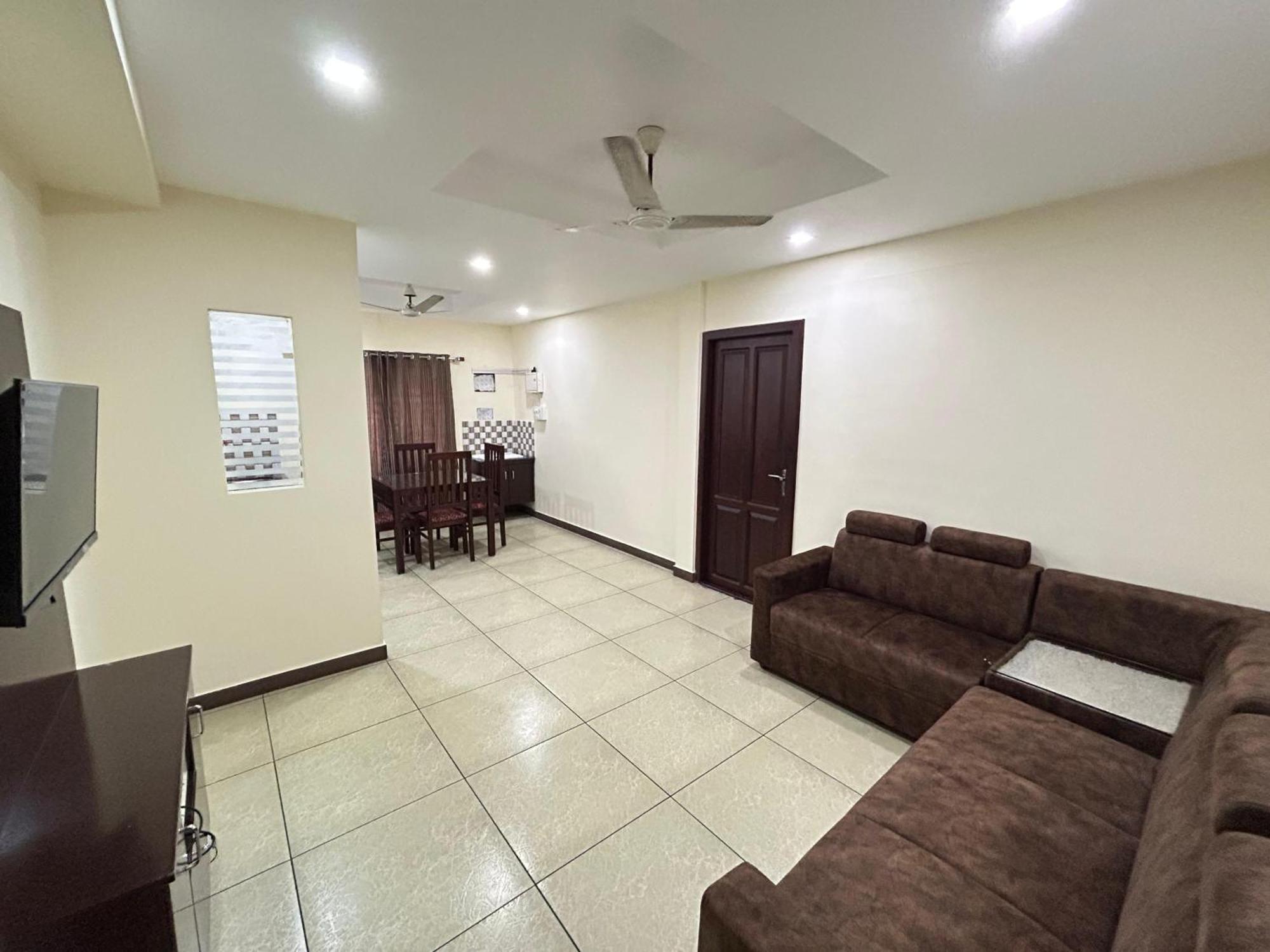 K V Suites Kochi Buitenkant foto