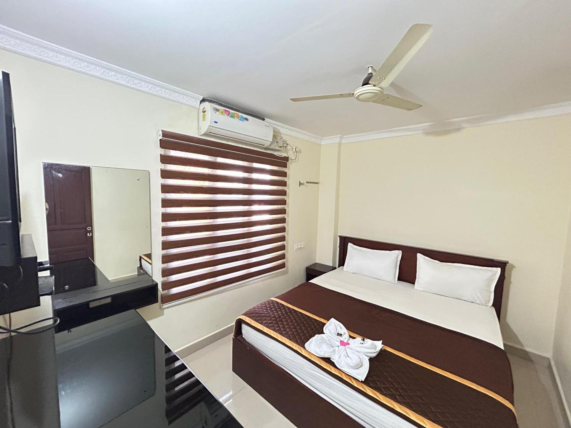 K V Suites Kochi Buitenkant foto